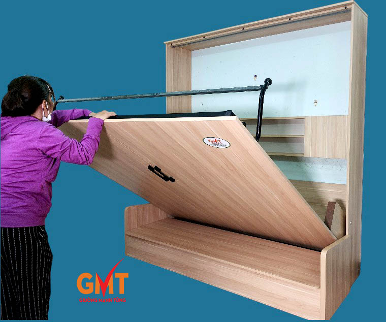Giường gấp thông minh kết hợp ghế sofa giúp tiết kiệm diện tích cho phòng nhỏ – sản phẩm nội thất đa năng Mạnh Tùng.