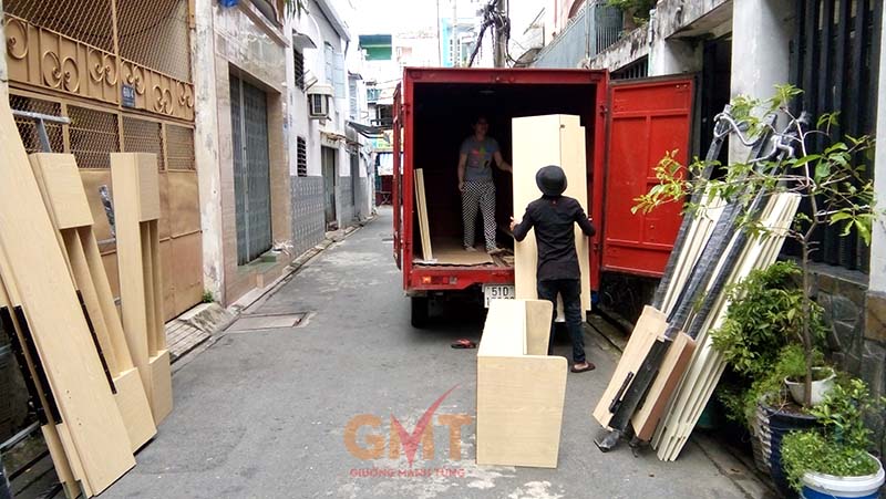 Giường gấp thông minh tại cửa hàng nội thất thông minh Mạnh Tùng, tiết kiệm diện tích căn hộ.