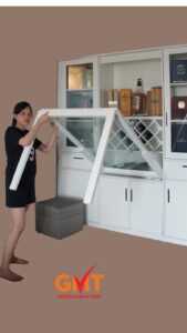 bàn ăn xếp gọn kính cường lực kết hợp tủ rượu thông minh sang trọng hiện đại